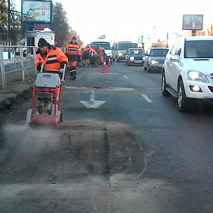 Проведение работ по ямочному ремонту автомобильных дорог